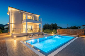 Artemon New Luxury Villa